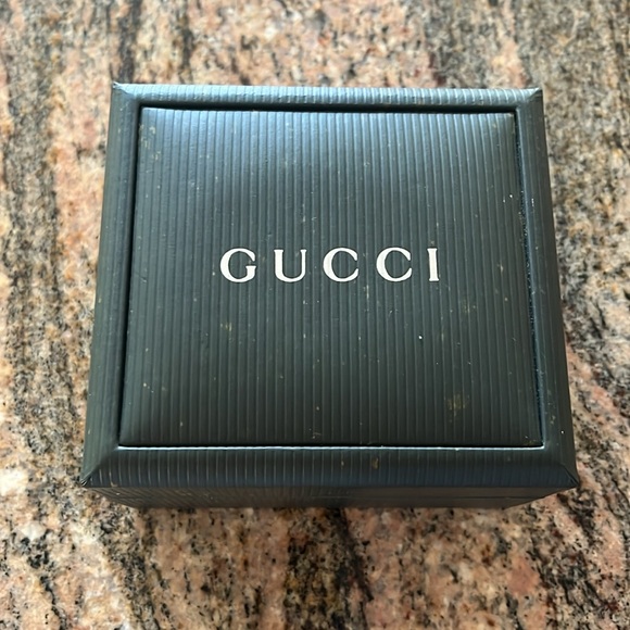 Authentic EUC Stainless Steel Gucci Watch - Picture 5 of 7